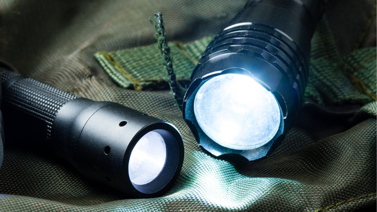 Compact vs Full-Sized Tactical Flashlights: Which is Right for You?