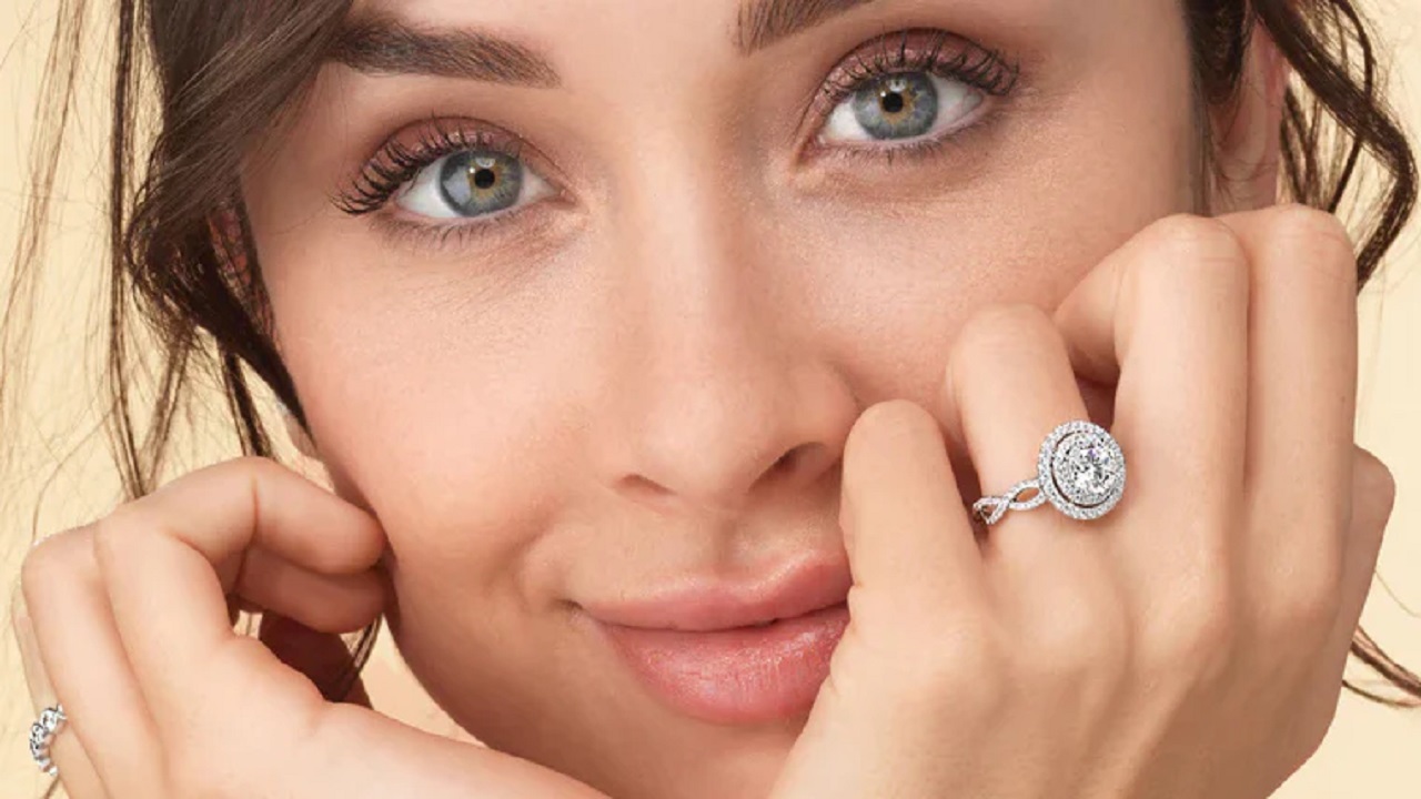 The Allure of Halo Engagement Rings: A Spotlight on Various Diamond Rings Collection